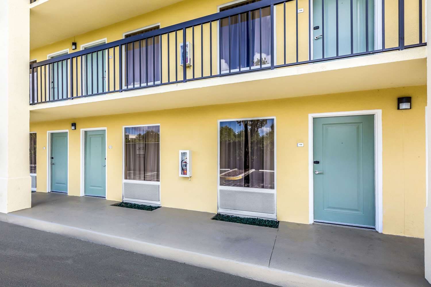 Quality Inn Palm Beach International Airport photo 1
