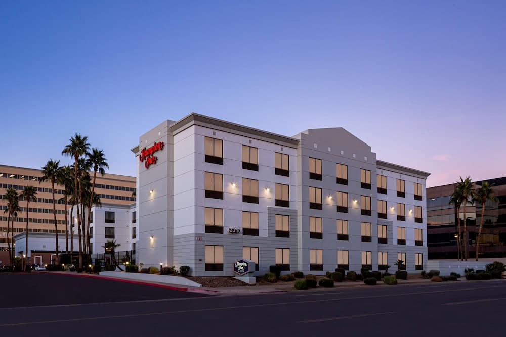 Hampton Inn Phoenix-Biltmore photo 1