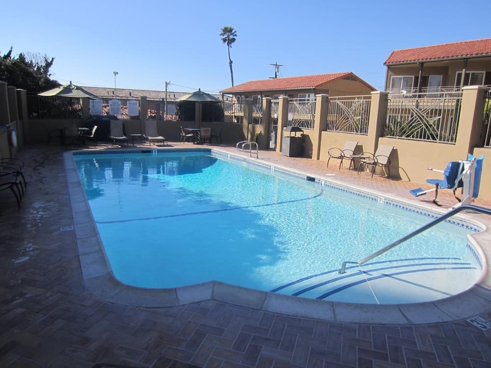 Pacific Shores Inn photo 1