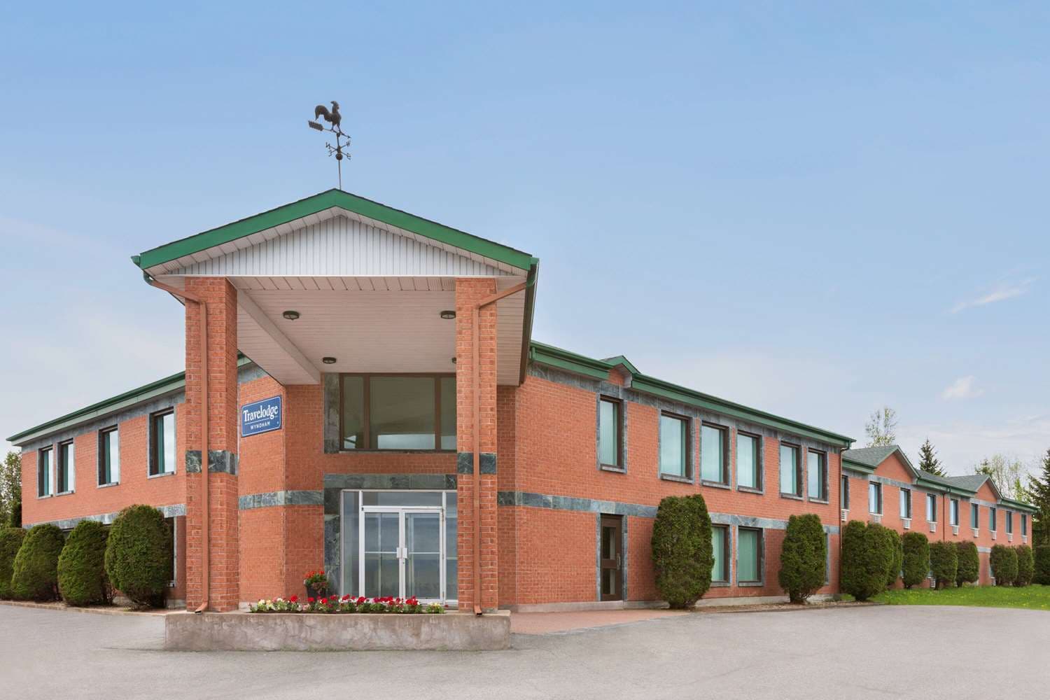 Travelodge By Wyndham Rigaud, photo 1