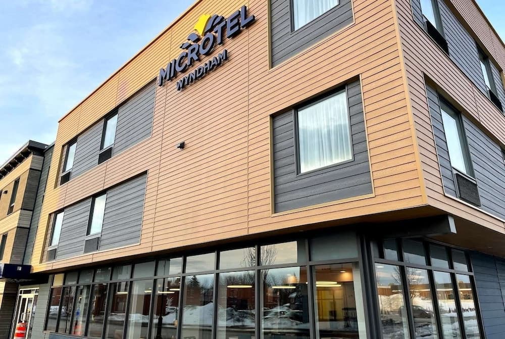 Microtel Inn & Suites By Wyndham Lac-Megantic photo 1
