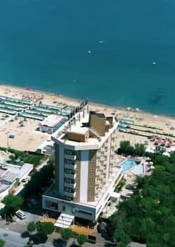 Alexandra Plaza photo 1