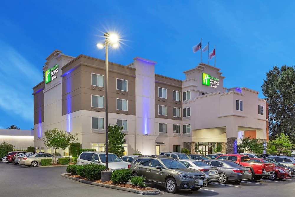 Holiday Inn Express & Suites Tacoma, photo 1