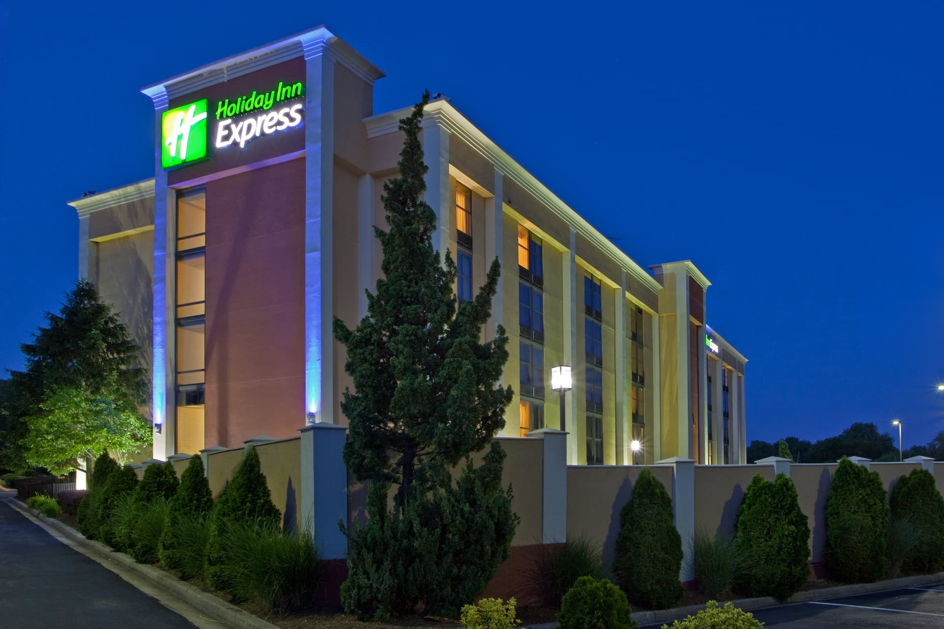Holiday Inn Express Washington DC East - Andrews AFB photo 1