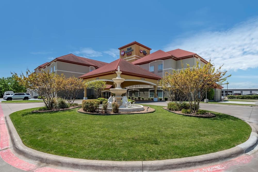 Best Western Plus Monica Royale Inn & Suites, photo 1