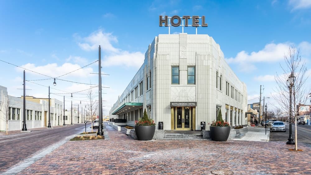 Bottleworks Hotel, photo 1