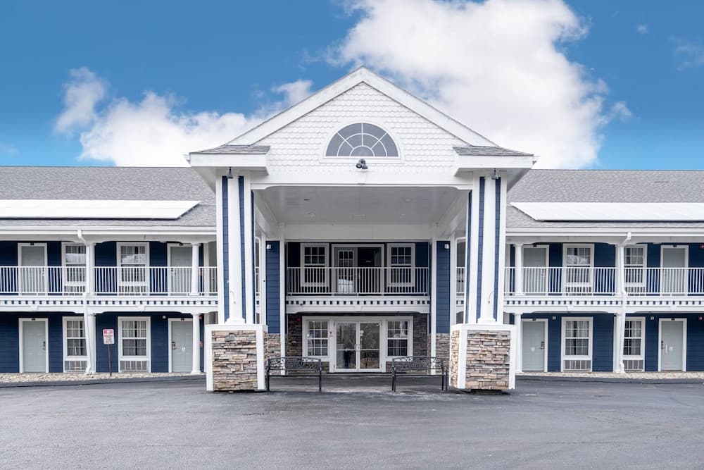 Hilltop Inn & Suites - North Stonington, photo 1