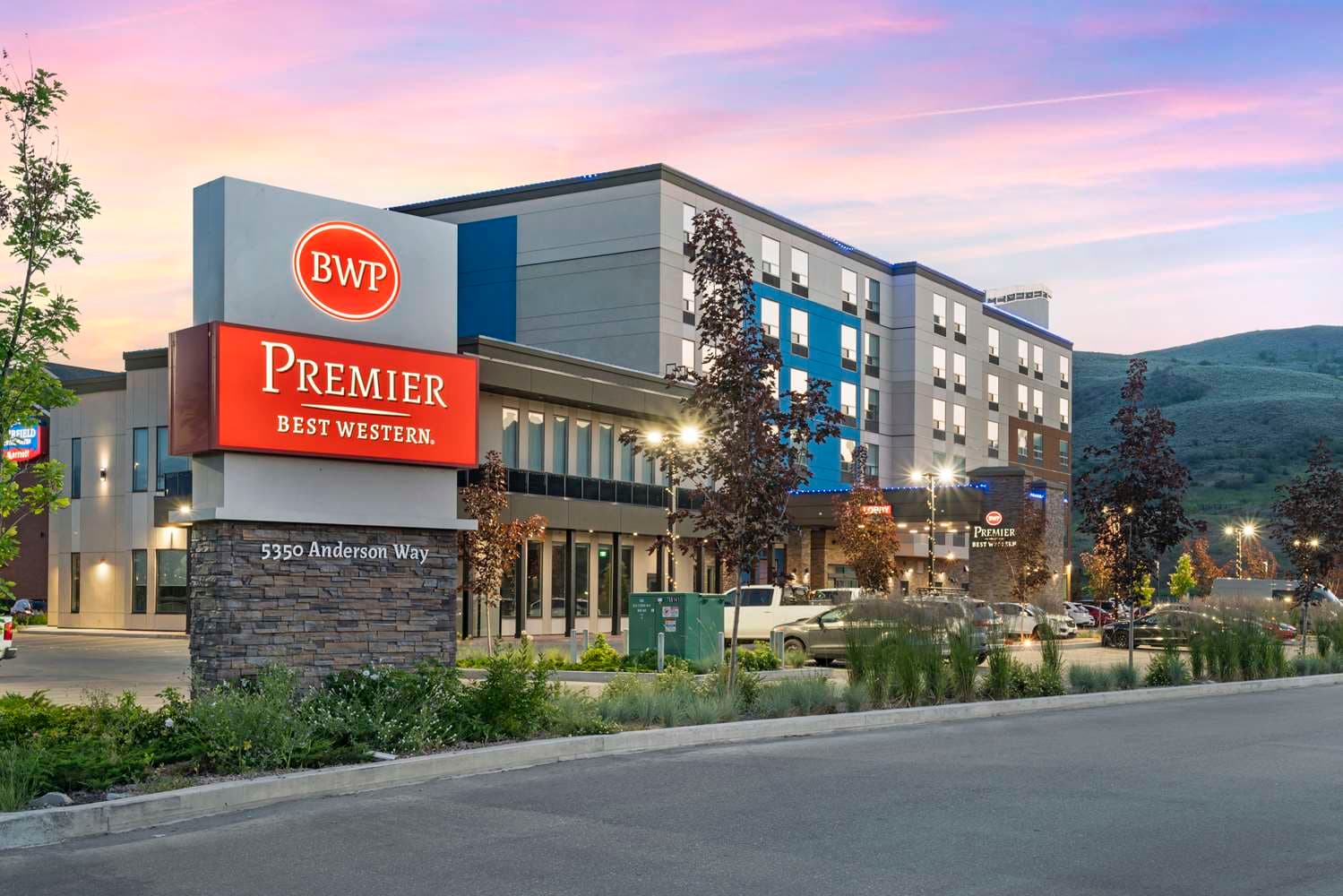 Best Western Premier Route 97 Vernon, photo 1