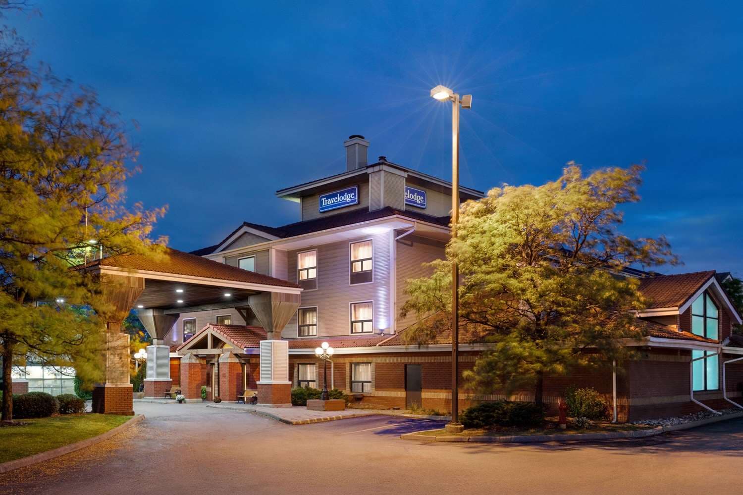 Travelodge by Wyndham Oshawa Whitby photo 1