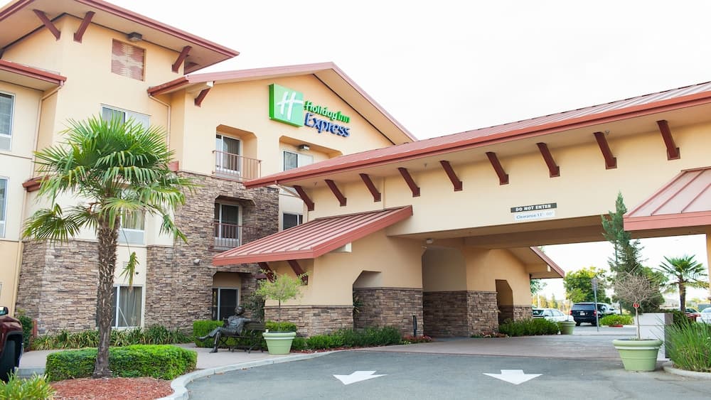 Holiday Inn Express & Suites Turlock-Hwy 99 photo 1