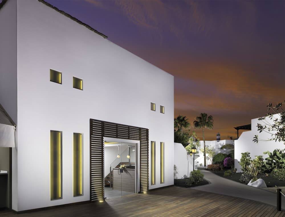 H10 White Suites - Adults Only, photo 1
