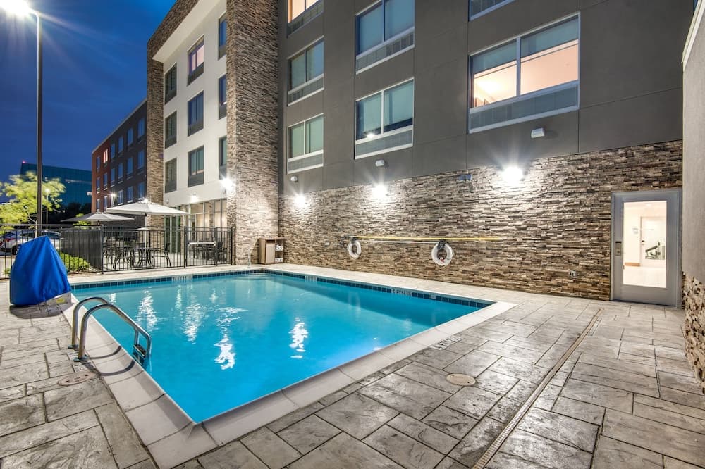 Holiday Inn Express Suites Dallas North Addison, photo 1