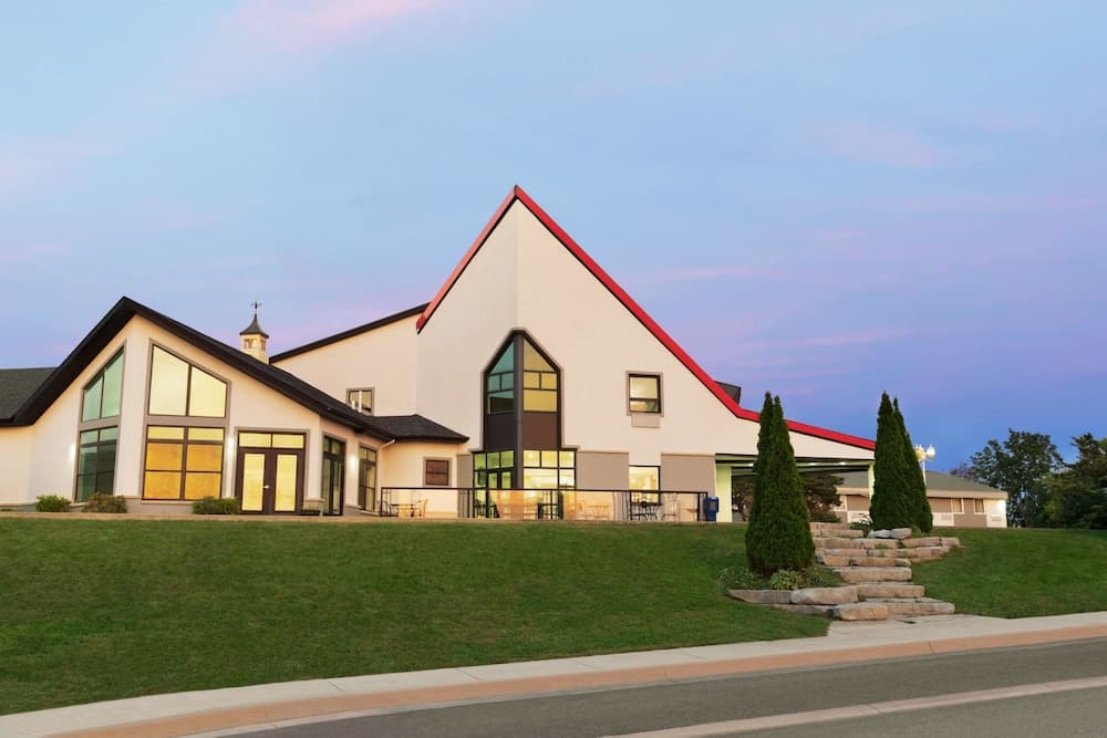 Days Inn By Wyndham Kingston photo 1