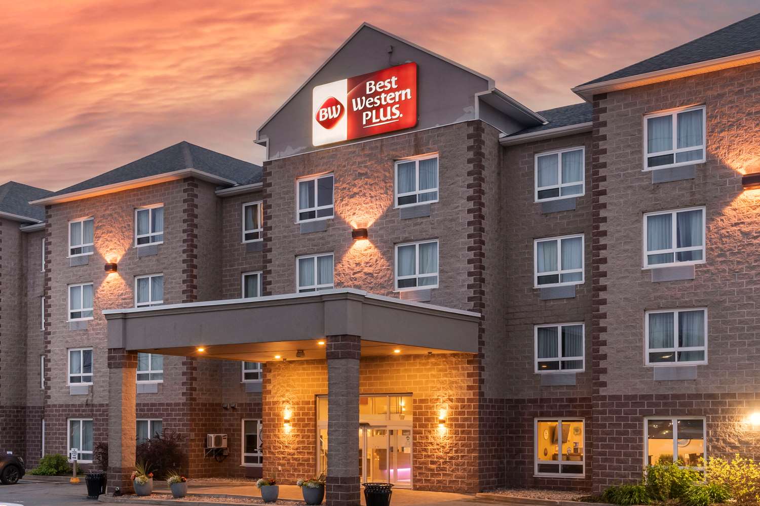 Best Western Plus Dartmouth Hotel & Suites, photo 1