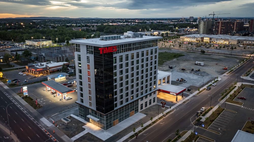 Grand Times Hotel Laval - Centropolis, photo 1