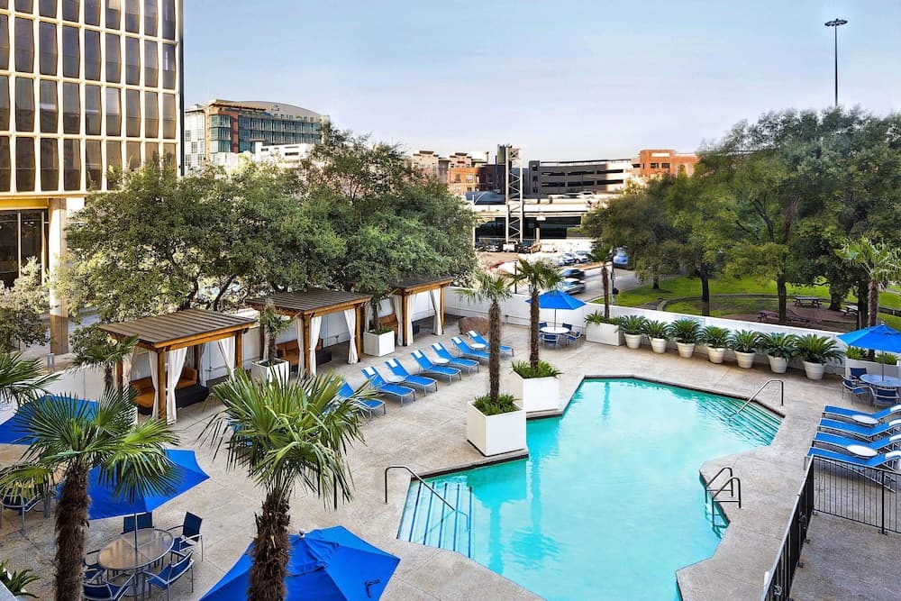The Whitehall Houston, photo 1