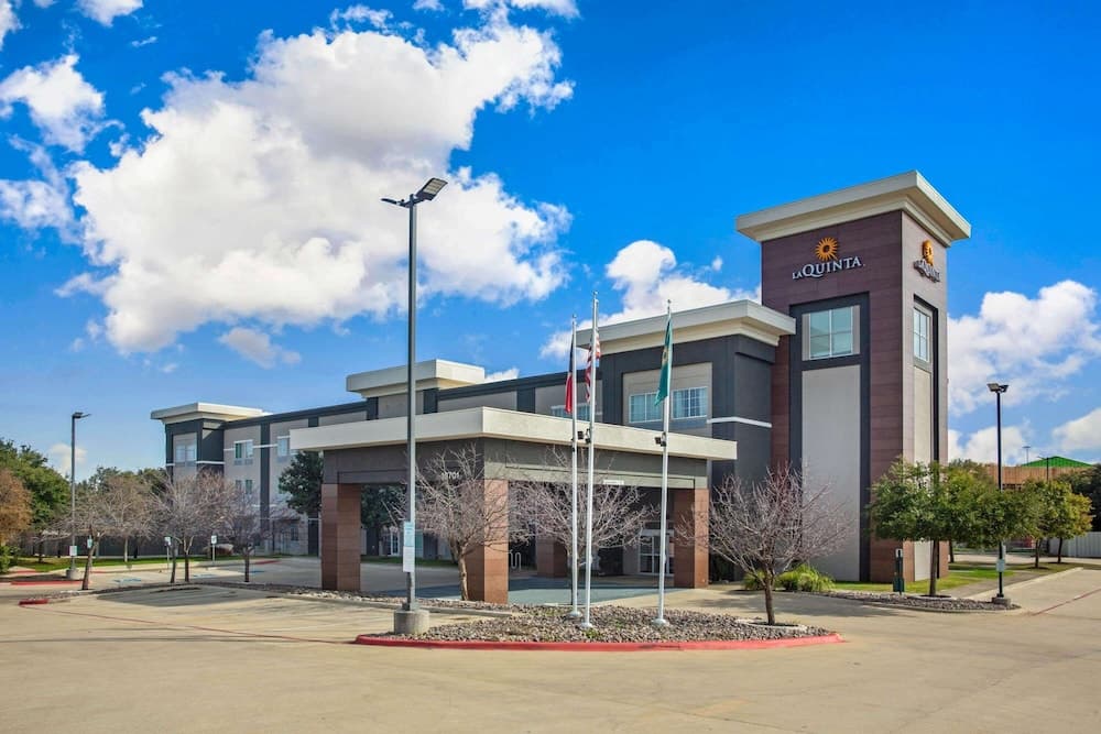 La Quinta Inn & Suites by Wyndham Austin NW/Lakeline Mall, photo 1