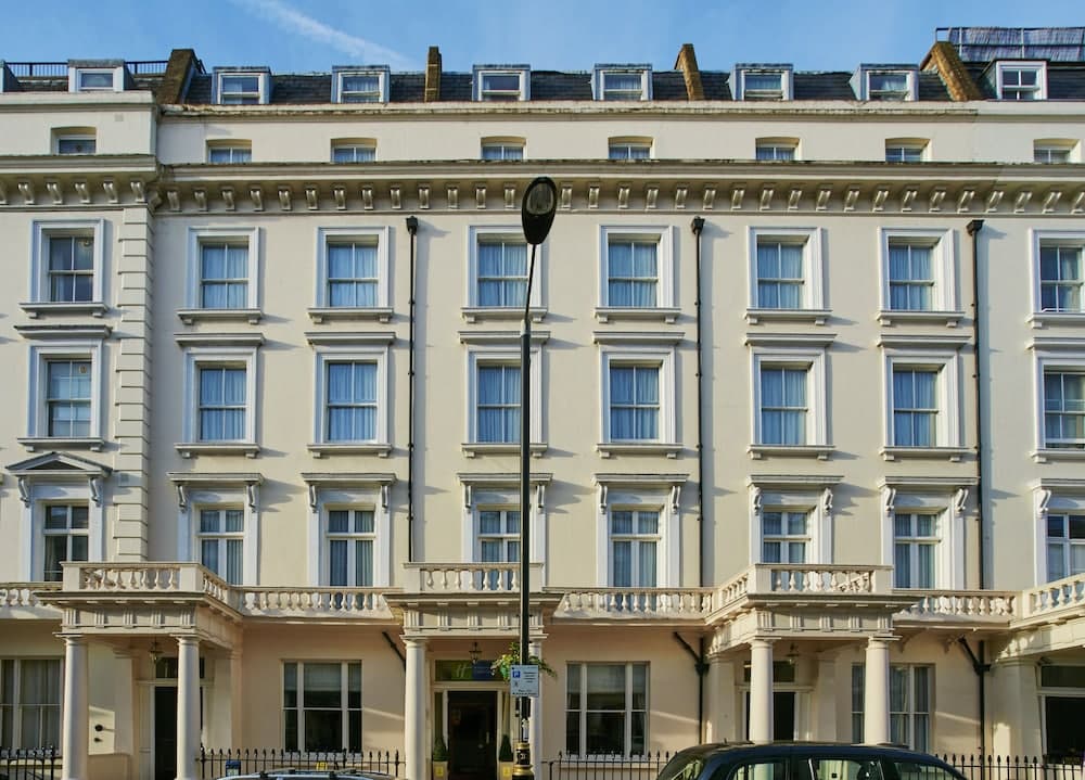 Holiday Inn Express London - Victoria photo 1