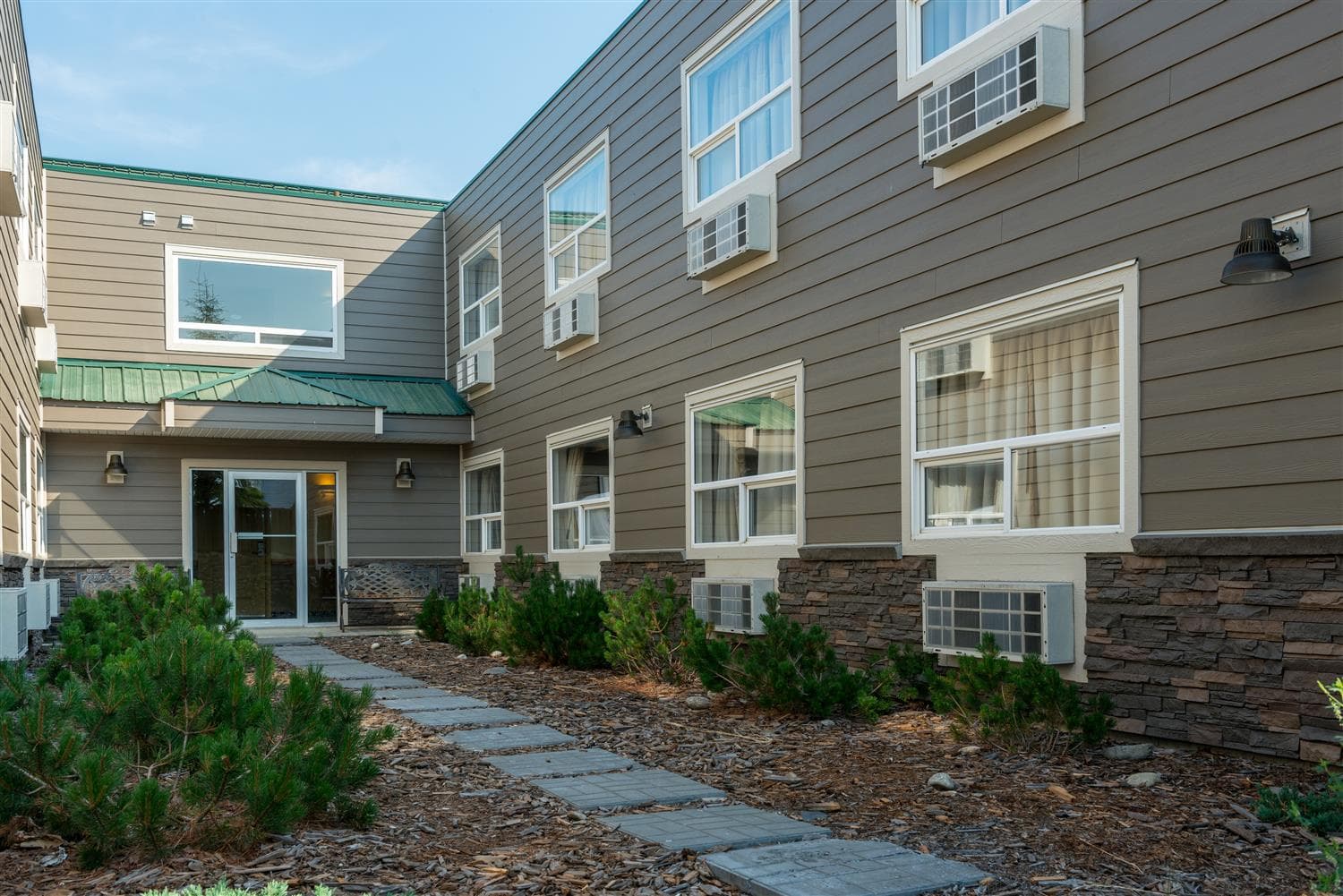 Canadas Best Value Inn Valemount, photo 1