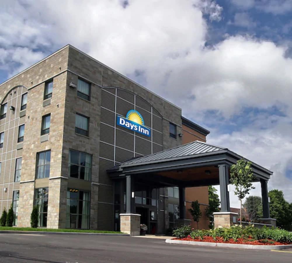 Days Inn by Wyndham Levis, photo 1