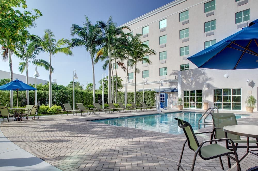 Holiday Inn Express & Suites Miami-Kendall, photo 1
