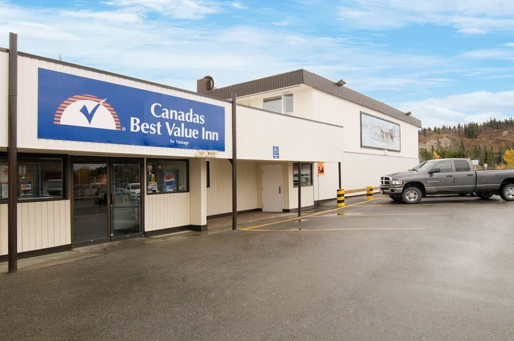 Canadas Best Value Inn River View Hotel, photo 1