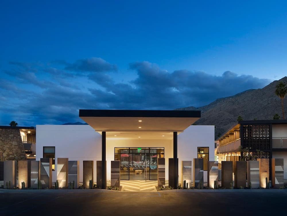 V Palm Springs, photo 1