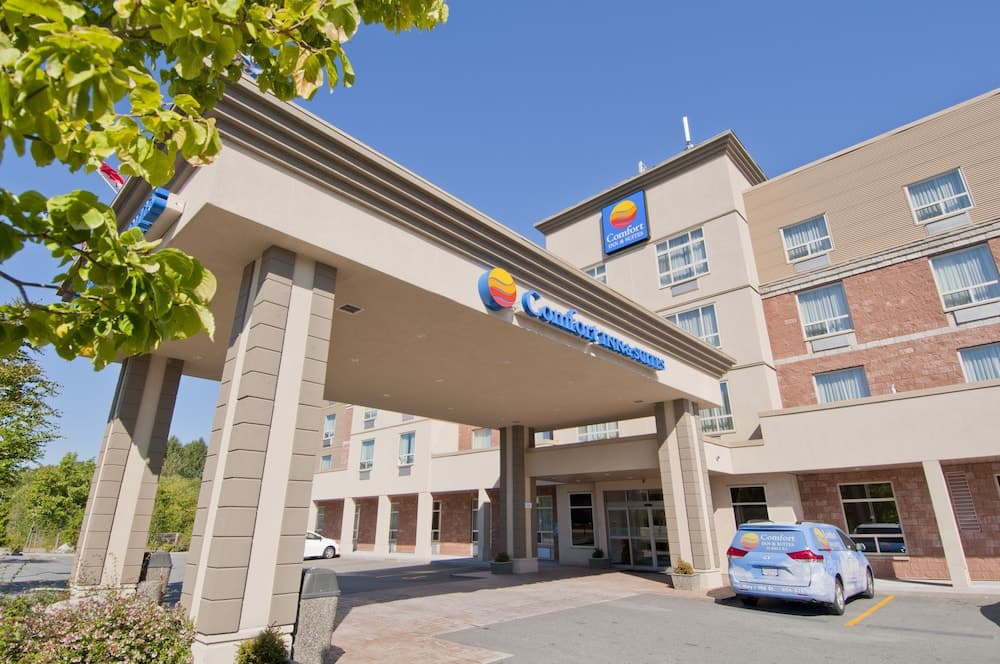 Comfort Inn & Suites Surrey Hotel, photo 1