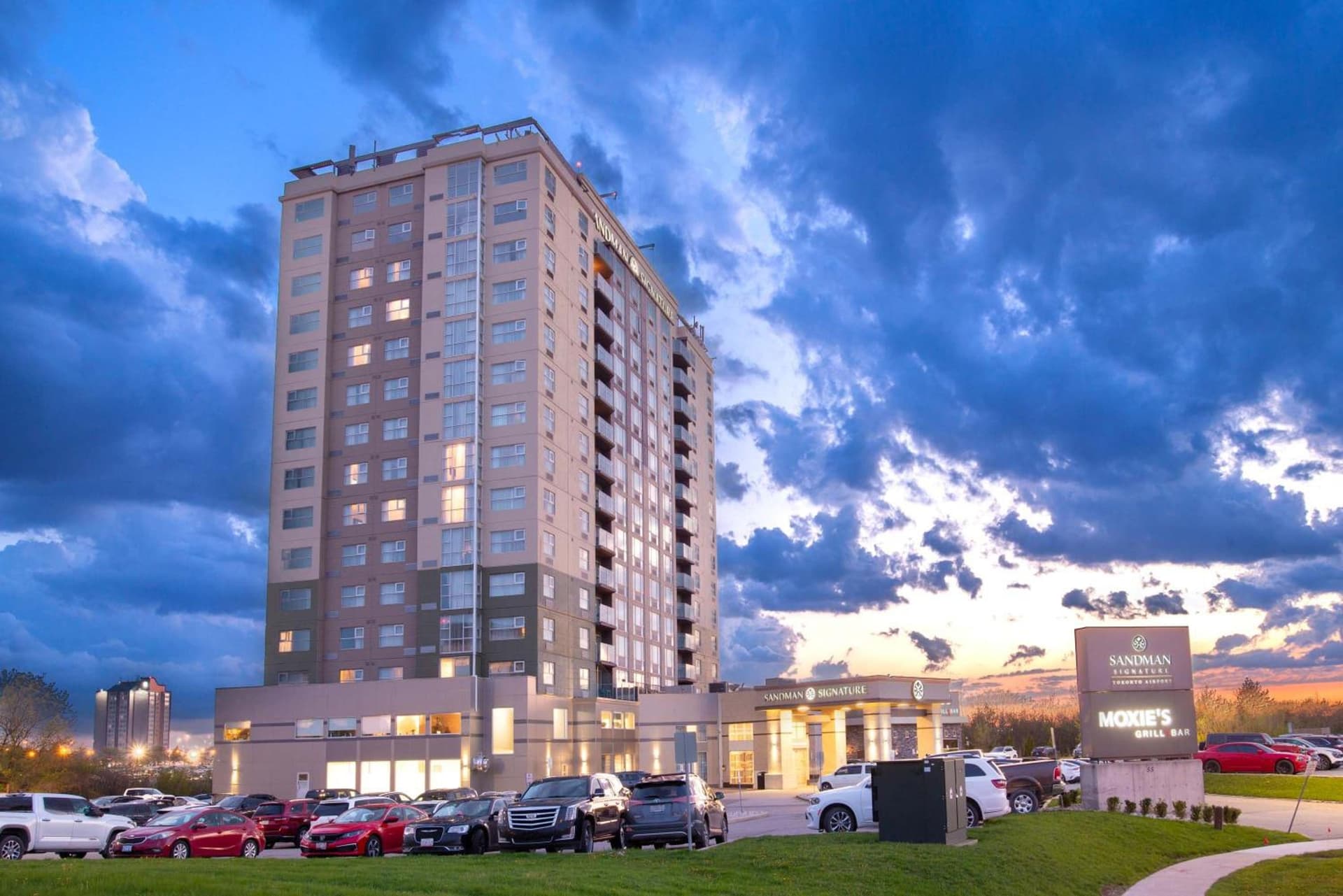 Sandman Signature Hotel Toronto Airport, photo 1