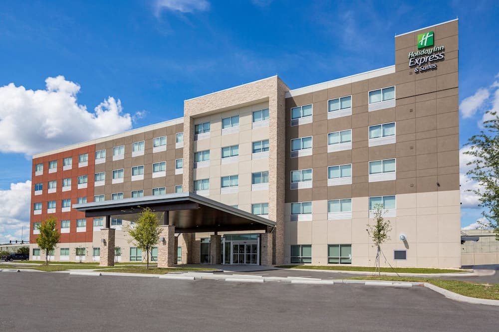 Holiday Inn Express & Suites Sanford, photo 1