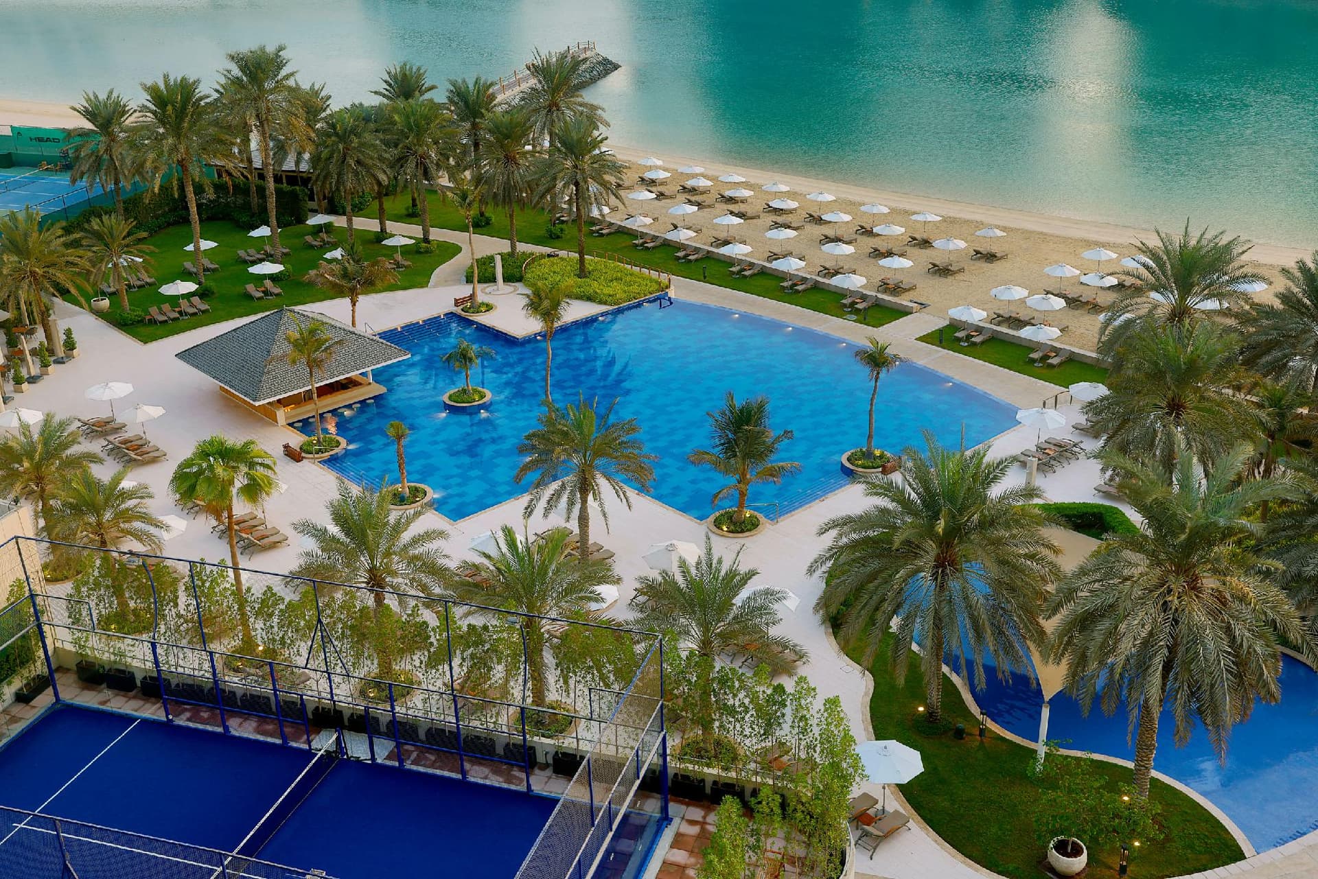 Beach Rotana, photo 1