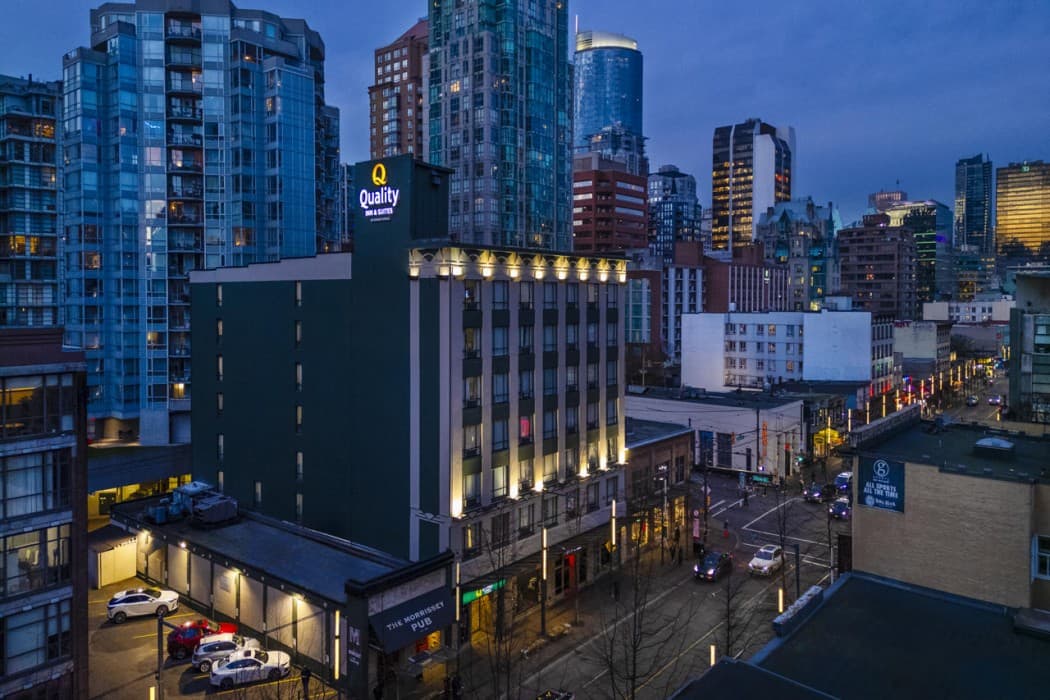 Quality Inn & Suites Vancouver, Bc - Adults Only, photo 1