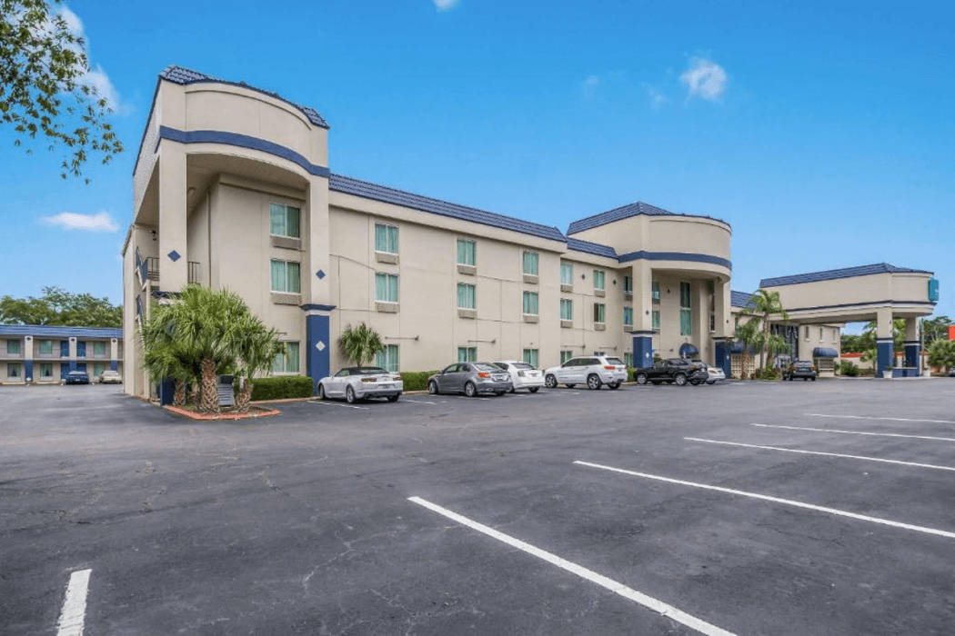 Clarion Inn & Suites, photo 1