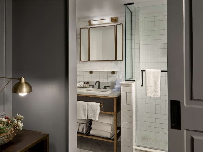 Hotel Phillips Kansas City, Curio Collection by Hilton, photo 4