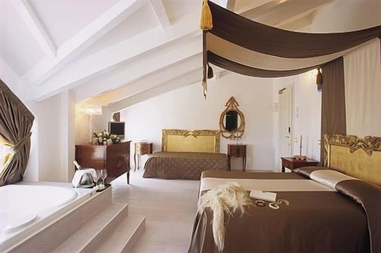 M Glamour Hotel, photo 4