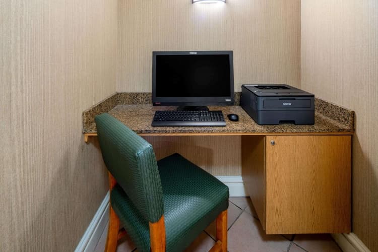 La Quinta Inn & Suites by Wyndham Irvine Spectrum, photo 5