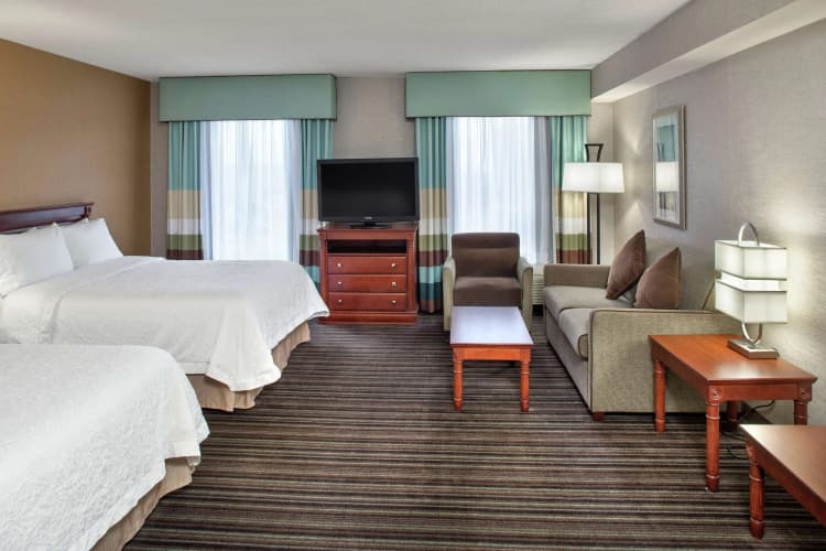 Hampton Inn & Suites by Hilton Toronto Airport, photo 3
