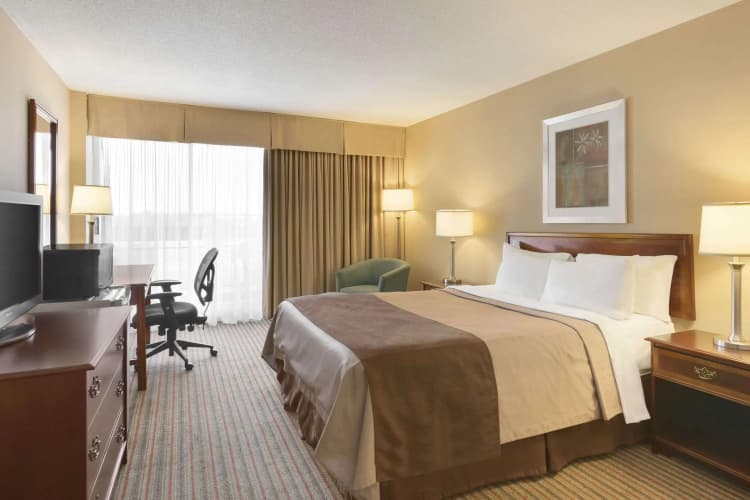 Ramada By Wyndham Belleville Harbourview Conference Centre, photo 5