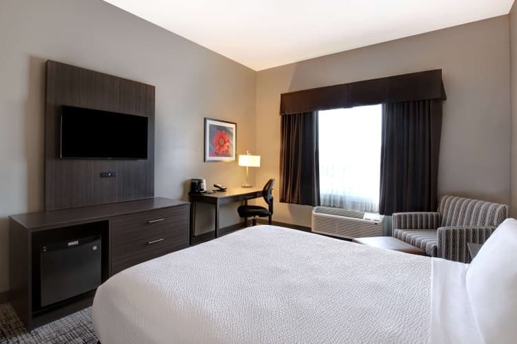 Days Inn & Suites By Wyndham Warman Legends Centre, photo 5
