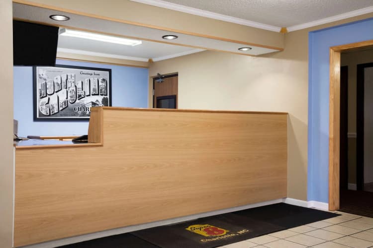 Super 8 By Wyndham Charlotte University, photo 3