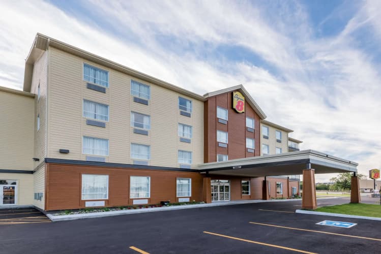 Super 8 By Wyndham Mont Laurier, photo 2