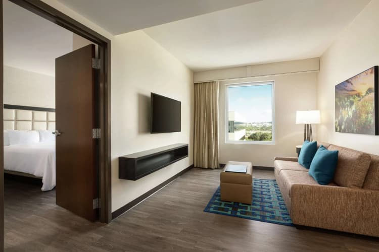 Embassy Suites by Hilton San Antonio Landmark, photo 5