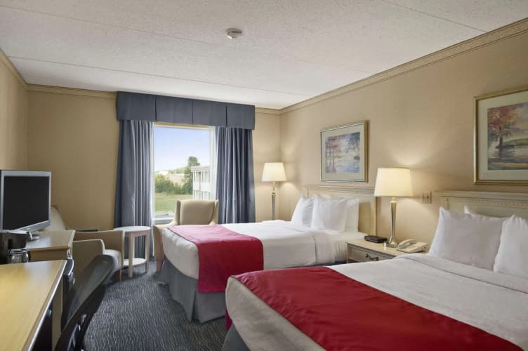 Ramada By Wyndham Trenton, photo 4