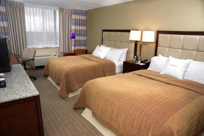 DoubleTree by Hilton Hotel St. Louis - Westport, photo 1