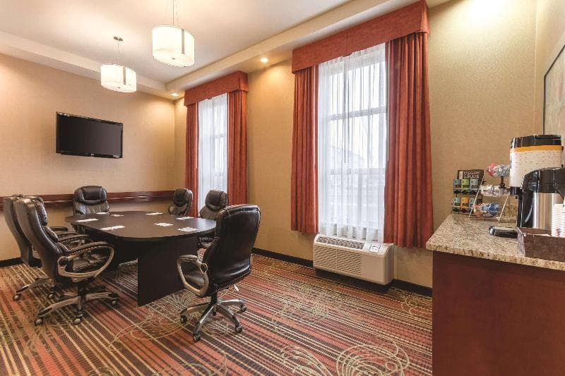 Hampton Inn by Hilton Edmonton South, photo 1