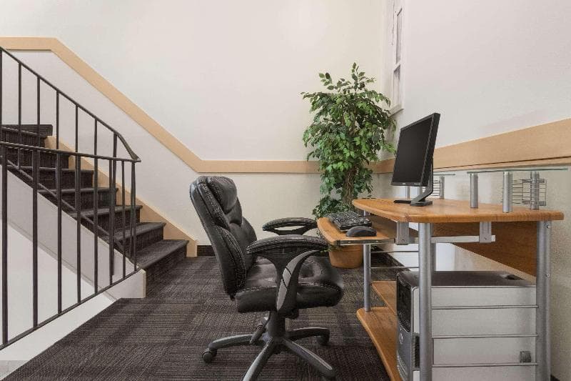 Travelodge By Wyndham Calgary South, photo 1