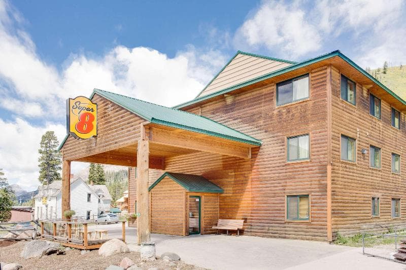 Super 8 by Wyndham Cooke City Yellowstone Park Area, photo 1