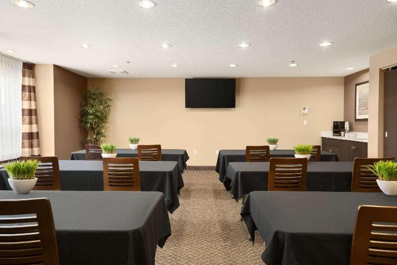 Microtel Inn & Suites by Wyndham Blackfalds Red Deer North, photo 1
