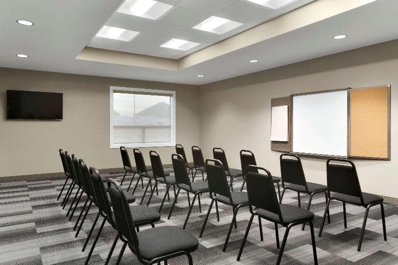 Days Inn & Suites By Wyndham Warman Legends Centre, photo 1