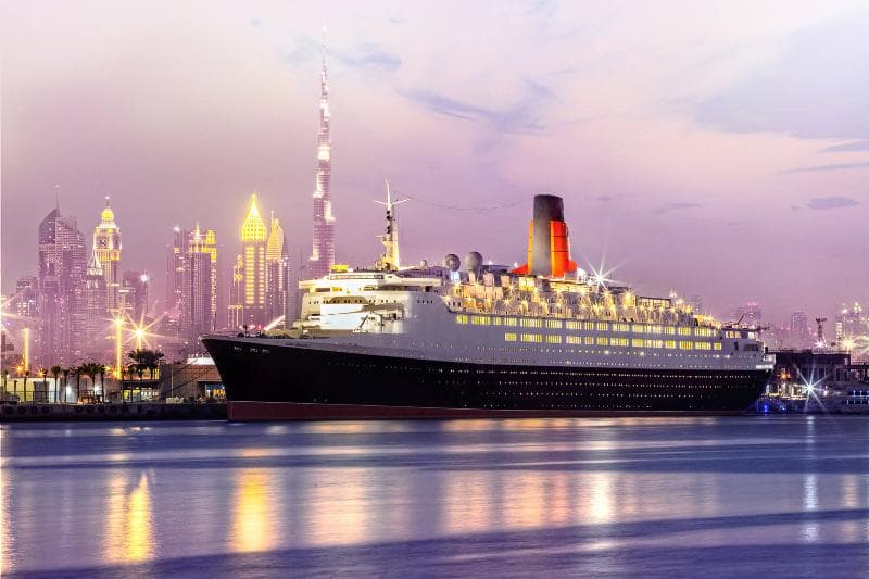 Queen Elizabeth 2, photo 1